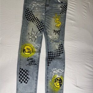 Men's Light Wash Graphic Spray-Painted Jeans - Yellow Accents
